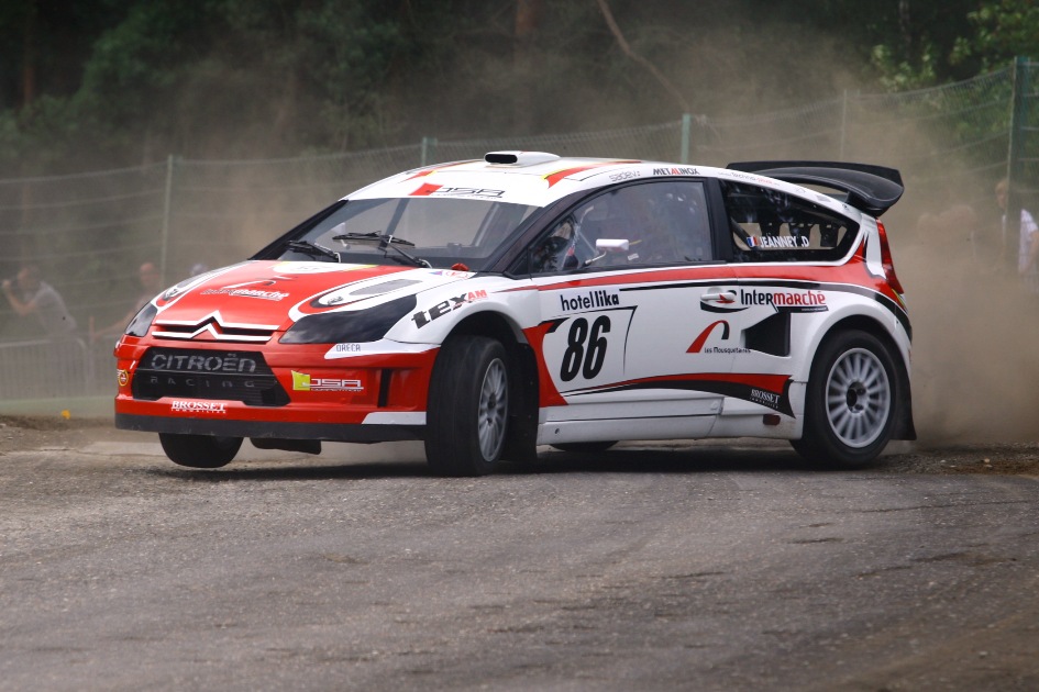 Davy Jeanney hurling his Citroën C4 over the Devils Hill. © Eddi ...