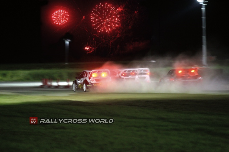 Rallycross-World-Rallycross-night-race-British-RX-Blyton-L3611.jpg